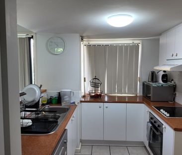 Shared Furnished Townhouse - Photo 6