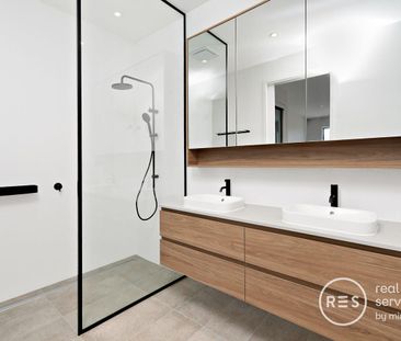 Stylish 2-Bedroom Living in The Fabric with park views - Photo 1