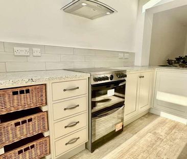Deverill Rd, Warminster, BA12 - Photo 3