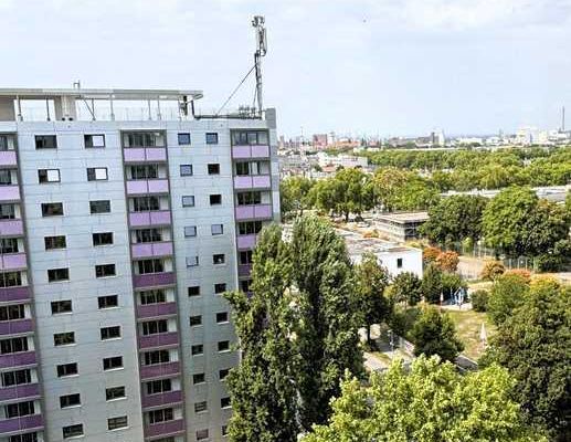 Komfortabel & zentral: Barrierefreie und modernisierte 1-Zimmer-Wohnung im Hochhaus! - Photo 1