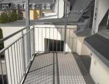 Jößnitzer Str. 135, Wohnung 6 ~~~ Dachgeschoss, Balkon, Bad mit Wanne, Abstellraum im Treppenhaus, Keller - Photo 1