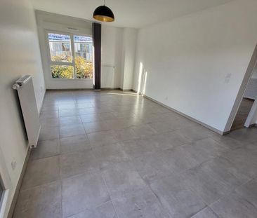 Location Appartement 3 pièces 83m² BRON 69500 - Photo 3