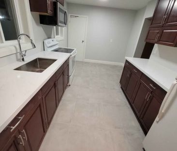 For Lease - 2415 Padstow Crescent, Mississauga, Ontario - Photo 3