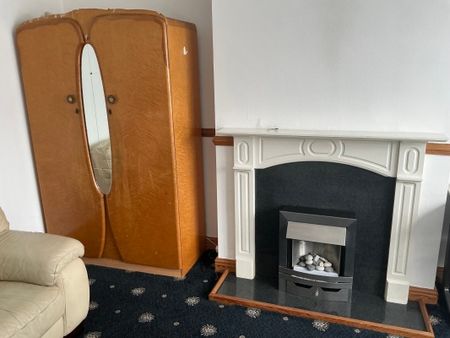 39, Eastfield Crescent - Photo 2