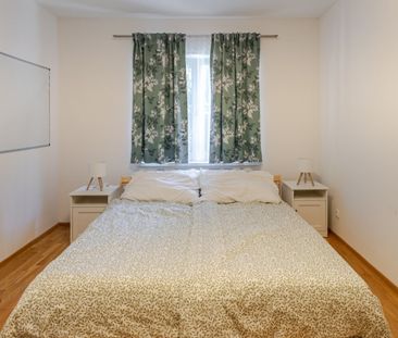 Einziehen & wohlfühlen: Voll möblierte 2-Zimmer-Wohnung mit Balkon,... - Photo 4
