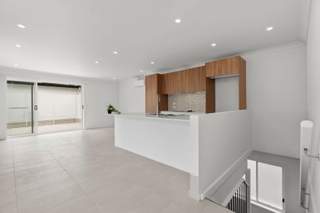 BRAND NEW MODERN AND STYLISH TOWNHOUSE - PRIME MOUNT HUTTON POSITION - Photo 5