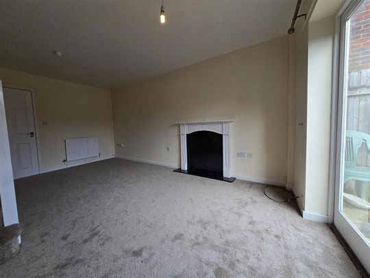 2 bedroom end of terrace house to rent - Photo 1