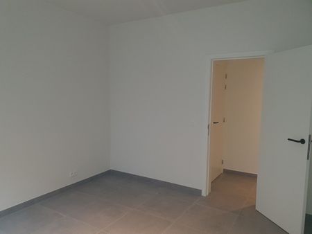 Instapklaar, duurzaam afgewerkt appartement te huur in Sint-Amandsberg - Photo 5