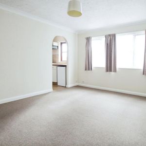 Studio to rent - Photo 2