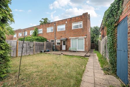 3 bedroom house - end terrace - Photo 2