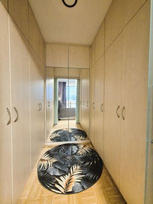 Wohnen in der Lentia-City! 89 m² WNFL im 19.Stock, Küche möbliert, 3 Zimmer, herrliche Fernsicht! Tiefgaragenplatz optional! - Photo 1