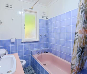 Freshly Updated 4 Bedroom Home in Prime Location - Photo 6