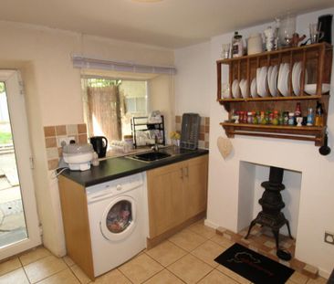 2 bedroom terraced house to rent - Photo 4