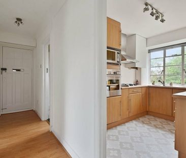 2 bedroom Flat to rent in Denison Close, Hampstead Garden Suburb, L... - Photo 5