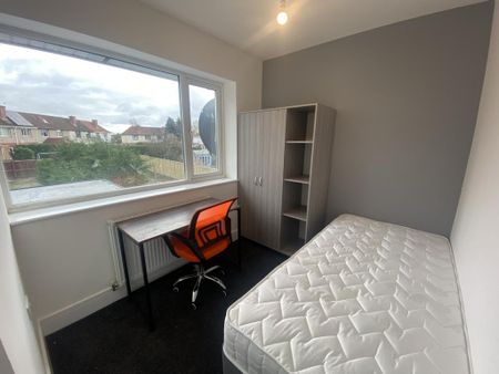 5 bedroom terraced house to rent - Photo 4