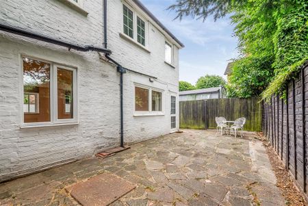 3 bedroom detached house to rent - Photo 4
