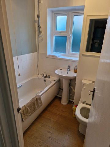 1 Bed Flat, Yarmouth Gardens, SO15 - Photo 3