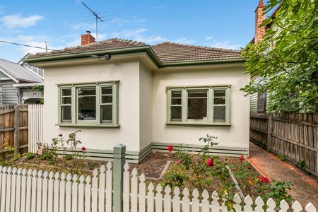 Spacious Period Home in Kingsville! - Photo 2