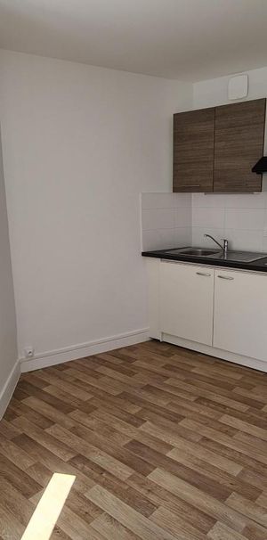 Location Appartement 1 pièce 16m² LUSIGNAN 86600 - Photo 1