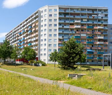 Schöne Wohnung mit Aufzug und Balkon - Photo 1