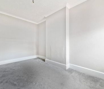 3 bedroom end of terrace house to rent - Photo 5