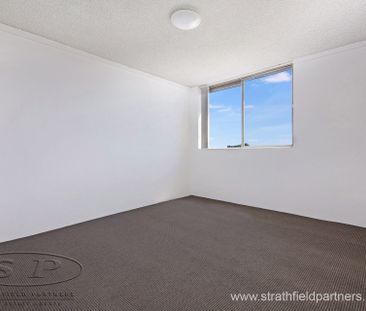 Renovated top floor unit with views! - Photo 3