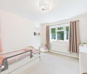 Drayhorse Drive, Bagshot, Surrey, GU19 - Photo 3