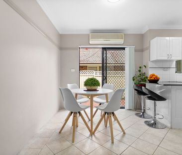 Beautifully presented 2 Bedroom Townhouse - Photo 4