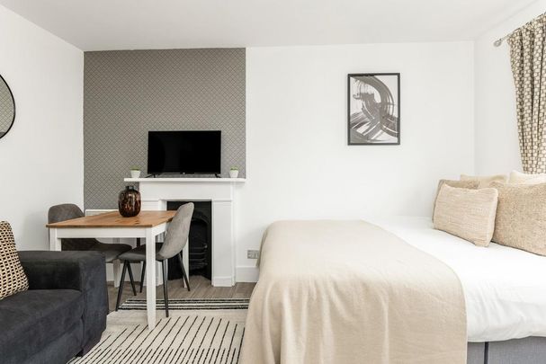 Studio to rent - Photo 1