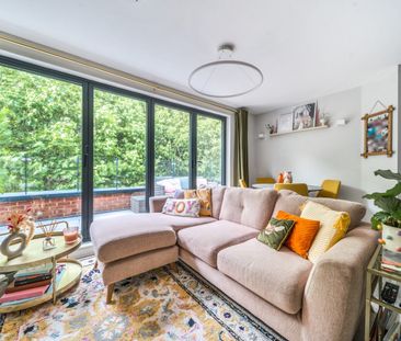 2 Bed Penthouse, Barrowgate Road, W4 - Photo 1