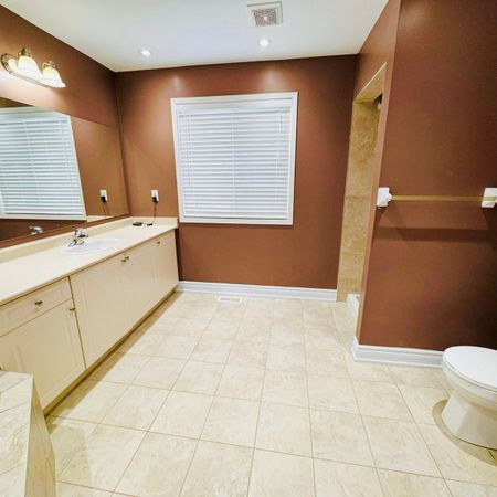 For Lease - 1059 Coldstream Drive, Oshawa, Ontario - Photo 4