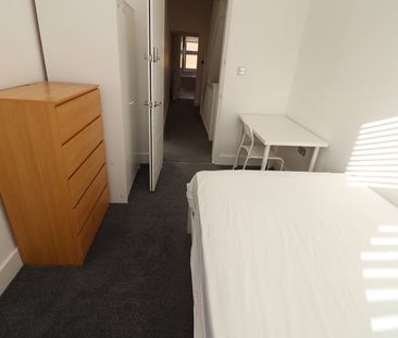 Room in a Shared House, Cafe Bleu, W3 - Photo 4