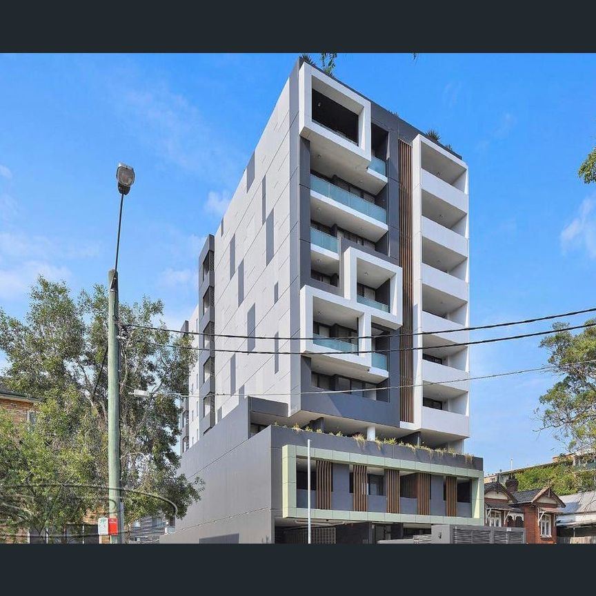 Near New Two Bed Apartment - Photo 1