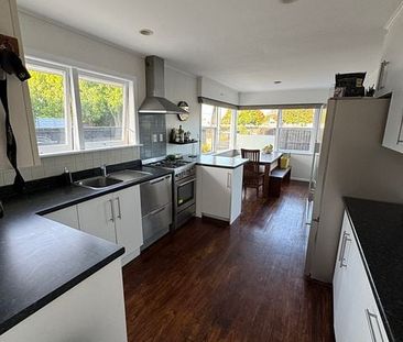Charming 3-Bedroom Home in Hamilton East - Photo 3
