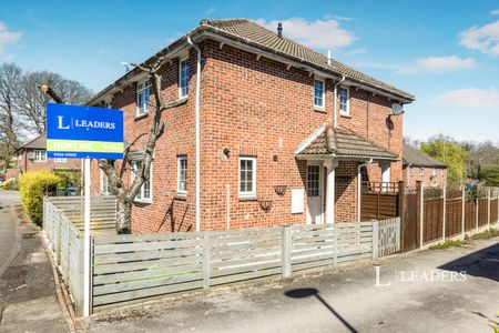 2 bedroom house to rent The Dell, East Grinstead, West Sussex, RH19 - Photo 5