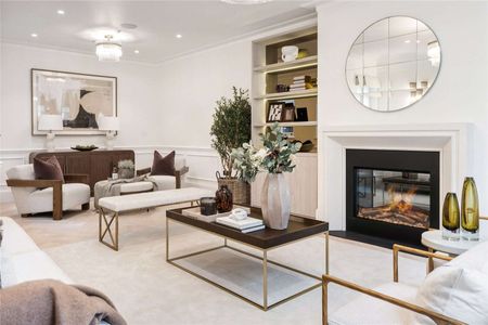 A beautifully refurbished five-bedroom double fronted Georgian townhouse in the heart of Marylebone - Photo 4