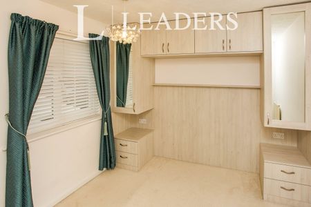3 bedroom semi-detached to rent Whiteley - Photo 2
