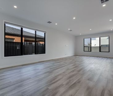 Stylish, Spacious Double Storey Family Home - Photo 3
