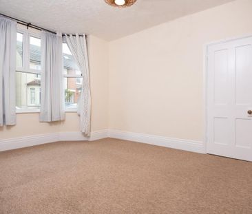 3 bedroom end of terrace house to rent - Photo 3