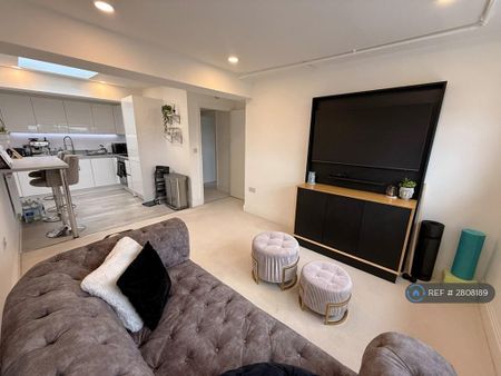 1 bedroom flat to rent - Photo 5