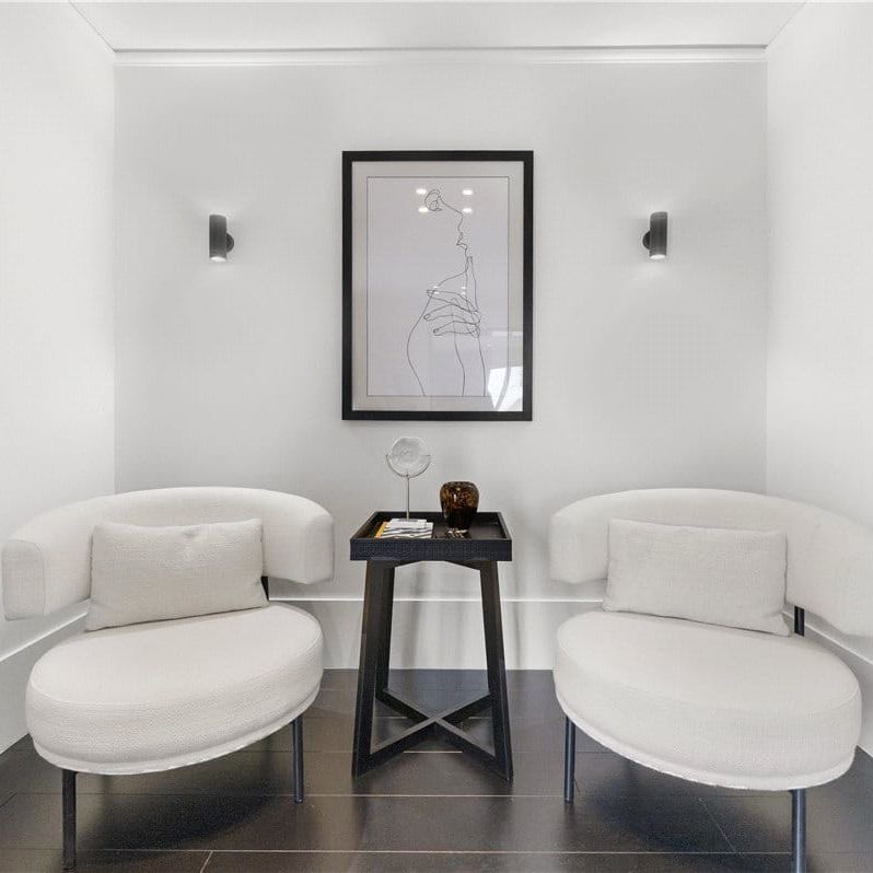 A magnificent 11th & 12th floor modern duplex (Penthouse) with a large private roof terrace in a popular and well run residential block with 24 hour porterage and communal gardens. Minimum Tenancy Length: Minimum 12 months EPC rating: D | Council Tax Band H - Photo 1