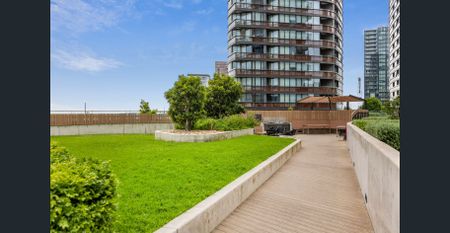 Delightful Three Bedroom Apartment at 883 Collins Street - Photo 4