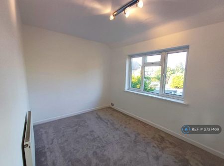 4 bedroom semi-detached house to rent - Photo 5