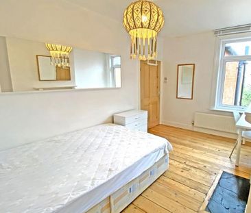 4 bedroom terraced house to rent - Photo 3