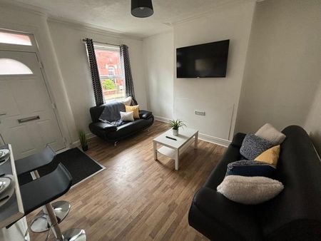 3 bedroom terraced house to rent - Photo 3