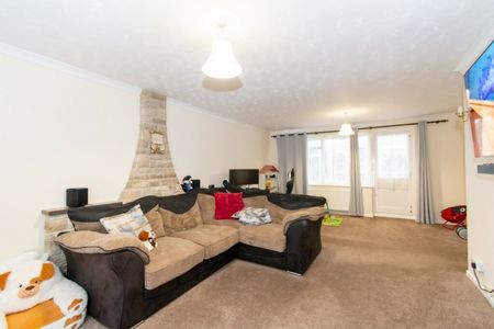 4 Bed Detached House Egdon Drive - Photo 3