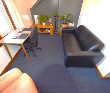 2 bedroom Flat in Flat C, Leeds - Photo 5