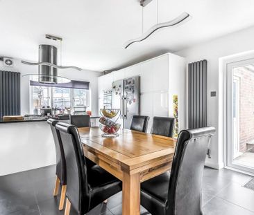 4 bedroom detached house to rent - Photo 2