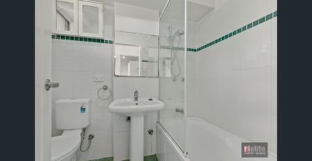 Sunny apartment with parking - Photo 4