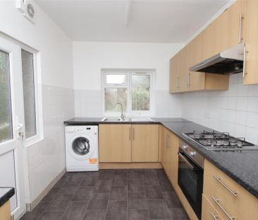 2 bedroom end of terrace house to rent - Photo 5